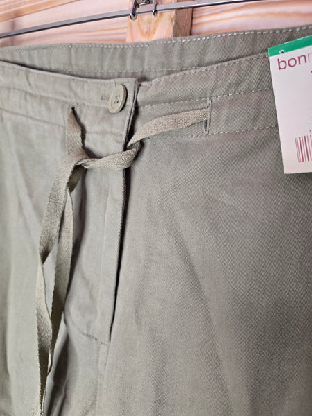 Ladies trousers.  Bnwt - 12