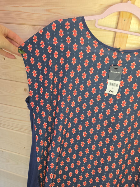 Ladies BNWT top - 16