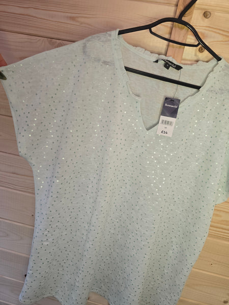 Ladies BNWT top - 16