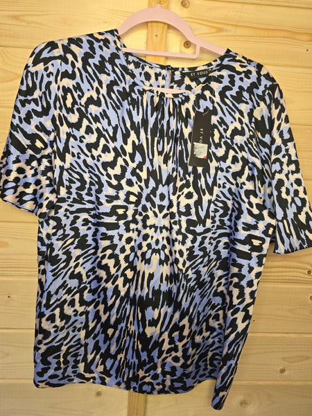 Ladies BNWT top - 16