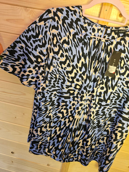 Ladies BNWT top - 16