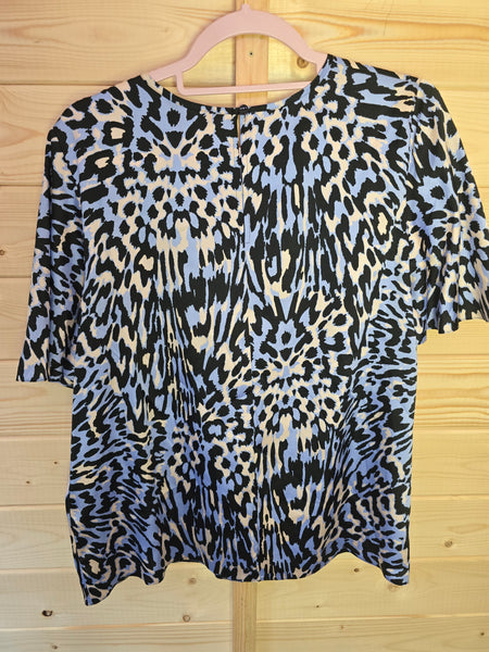 Ladies BNWT top - 16