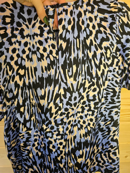 Ladies BNWT top - 16