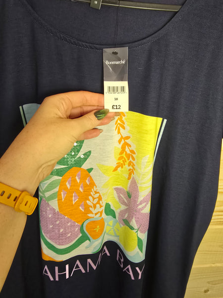 Ladies BNWT top - 18