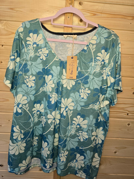 Ladies BNWT top - XL