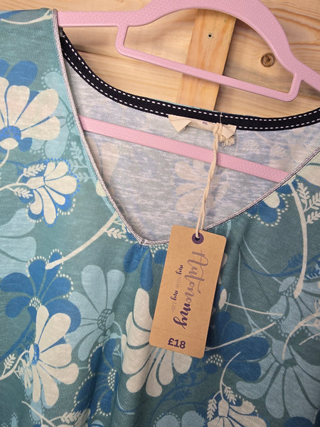 Ladies BNWT top - XL