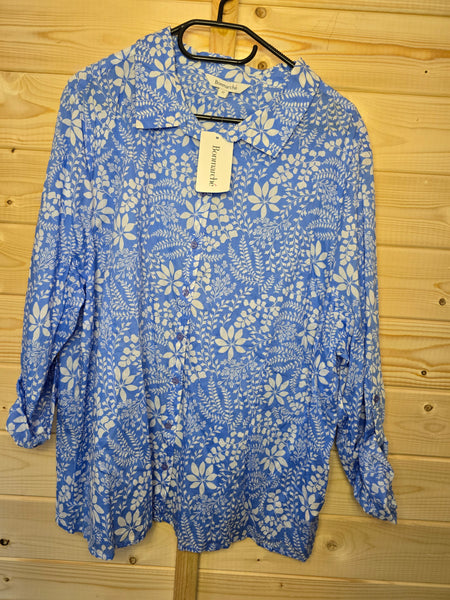 Ladies BNWT top - 22