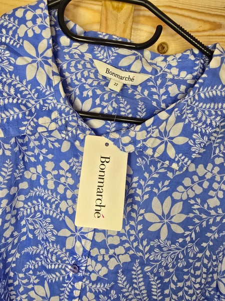 Ladies BNWT top - 22