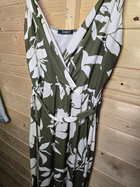 Ladies quiz dress 18