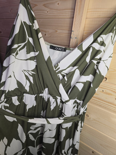 Ladies quiz dress 18